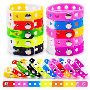 Pulseras de silicona con logotipo personalizable, perfectas para <span class=keywords><strong>Jibbitz</strong></span> y Clog Charms, recuerdos de fiesta, accesorios diarios para niños y niñas - Product Image 4