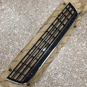 Grille inférieure du pare-chocs avant Volkswagen Touareg 2011-2015 en plastique ABS électroplaqué avec prise d'air centrale - Product Image 2