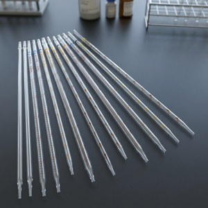 ปิเปตแก้วแบบมีขีดบอกปริมาตร หลอดวัดในห้องปฏิบัติการ พร้อมเครื่องหมายสำหรับการถ่ายโอนของเหลวอย่างแม่นยำ - Product Image 2