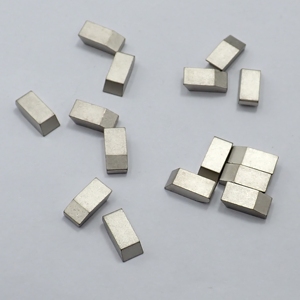 OEM-Anpassung Gesinterte Wolframcarbid-Säge spitzen YG6 YG8 Hartmetall für industrielle Holz bearbeitungs werkzeuge Wettbewerbs fähiger Preis - Product Image 4