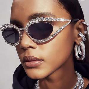 Lunettes de soleil œil de chat pour femme, monture métallique de luxe, strass et cristaux, personnalisables avec logo, collection 2025 - Product Image 2