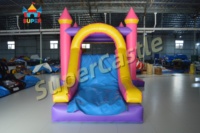 Château gonflable commercial avec toboggan pour événements et fêtes d'enfants à louer