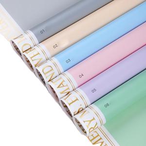Pellicola di plastica Fiore di Carta Da Imballaggio <span class=keywords><strong>con</strong></span> Golden <span class=keywords><strong>Lettera</strong></span> Stampata per il Confezionamento di Bouquet di <span class=keywords><strong>Fiori</strong></span> - Product Image 2