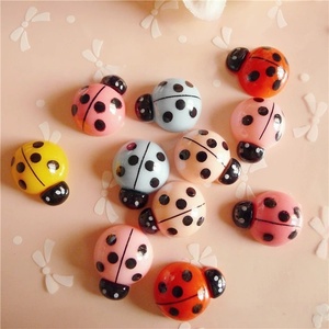Carino scarabeo resina coccinella statuetta crema colla accessori per capelli per bambini fai da te guscio creativo del telefono materiale di bellezza - Product Image 1