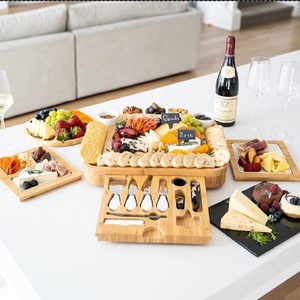 Ensemble cadeau personnalisé de 4 pièces : Planche à découper et <span class=keywords><strong>plateau</strong></span> de service surdimensionné pour fromages et charcuteries, avec tiroir - Product Image 2