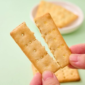 บิสกิตเนื้ออบกรอบ 50 กรัม ขายส่ง ขนมกรอบพรีเมียม ไส้รสเลิศ คุณภาพพร้อมขายในซูเปอร์มาร์เก็ต - Product Image 4