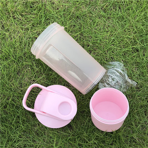 ขวดเชคโปรตีนแบบใหม่ ปราศจากสาร BPA ขนาด 500 มล. ขวดพลาสติกสำหรับผสมนมปั่นสำหรับออกกำลังกาย พร้อมลูกบอลผสม ขนาด 17 ออนซ์ - Product Image 2