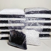 Vente en gros de perles acryliques en vrac blanches, noires et multicolores rondes en plastique et lucite à des fins décoratives