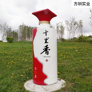 Escultura de Botella de Vino de Resina para Exteriores, Modelo Artístico Tradicional de Forma Irregular, Paquete Individual - Product Image 3