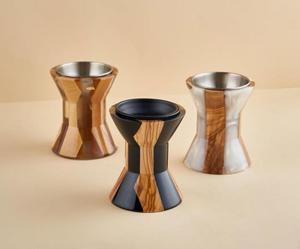 Caja de incienso de lujo de madera y resina con orificios de ventilación para una experiencia segura de quemado de incienso. - Product Image 2