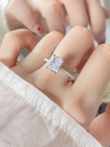 Bague de fiançailles en zircon taille radiant, argent 925 plaqué rhodium, pavé de diamants, bijoux classiques pour femmes - Product Image 5