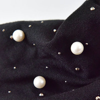 Bonnet d'hiver chaud en polyester avec pompon en fourrure pour femmes Bonnet léger à double couche avec perles artificielles