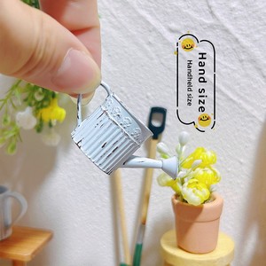 Arrosoir miniature rétro en métal à l'échelle 1:12, accessoires de jardin pour maison de poupée - Product Image 4