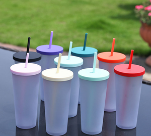 Gobelet réutilisable en plastique 2026 avec paille, vente en gros, logo personnalisé, 710 ml (24 oz), tasse à café givrée, couvercle coloré, bouteille pour boissons chaudes et froides - Product Image 3