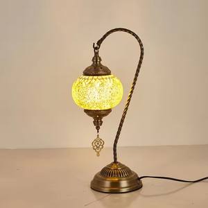 Vente en gros de <span class=keywords><strong>lampe</strong></span> de chevet en mosaïque éclairage de table de chevet vintage déco pour dressing de chambre <span class=keywords><strong>lampe</strong></span> de table rétro marocaine décorative - Product Image 1