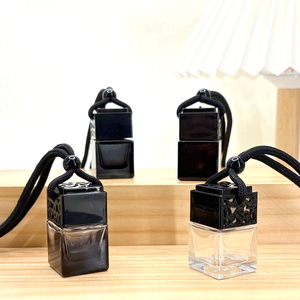 Botol <span class=keywords><strong>Diffuser</strong></span> Mobil Kaca <span class=keywords><strong>Mini</strong></span> 10ml Bulat Kosong 8ml Wadah Parfum Penyegar Udara Mobil dengan Tutup Ulir Bentuk Persegi - Product Image 5