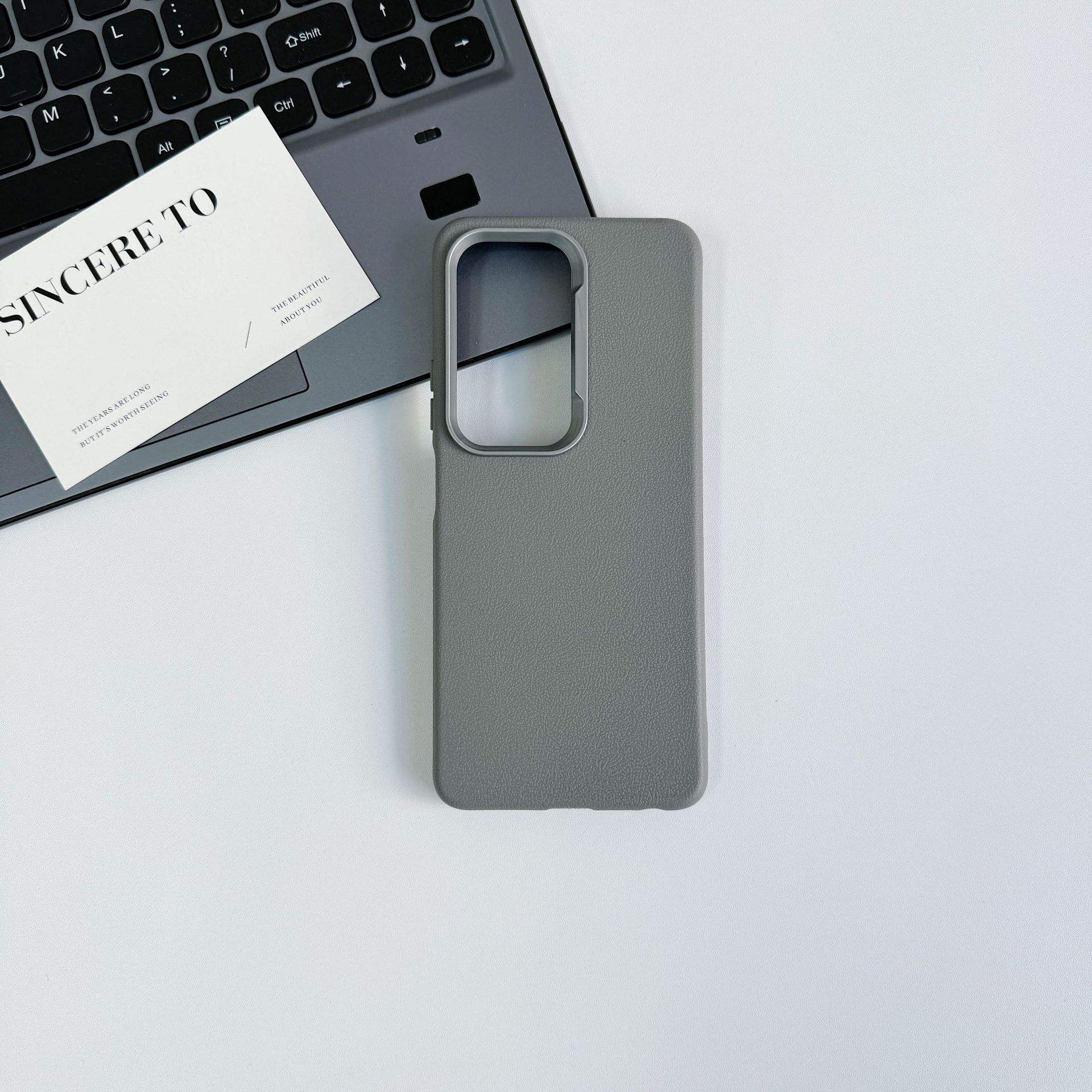 สีเทาเข้ม