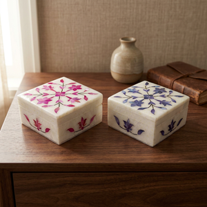 Boîte à bijoux moderne en marbre blanc avec motifs floraux et incrustations de nacre, emballage personnalisé de Noël disponible pour l'exportation, à vendre - Product Image 1