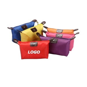 กระเป๋าเครื่องสำอางสุดชิคและกว้างขวาง: กระเป๋าใส่เครื่องสำอางสำหรับเดินทางช่วงฤดูร้อนสำหรับผู้หญิง - มีให้เลือกหลายแบบ - Product Image 1