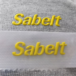 Individuelle Kleidung Aufbügel-Etiketten Heißpress-Aufnäher Vinyl 3D Erhabene Logos T-Shirt Silikon-Transferdruck-Aufkleber für Bekleidung - Product Image 1