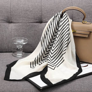 70cmの正方形 秋冬用 カスタムデザイナー 高級 ヘリンボーン柄 スクエアスカーフ 柔らかい手触り 通気性 女性向け - Product Image 5