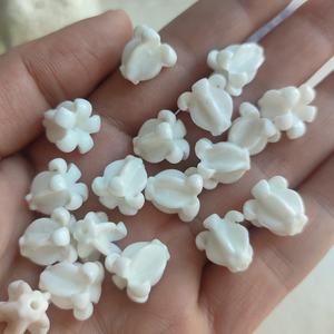 热销皇冠花珠 雕刻渐变绿色夏威夷皇冠花树脂珠 - Product Image 4