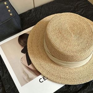 Nouveau Chapeau de Soleil de Luxe en Paille Fine de Raphia, Style Rétro Français, à Bord Plat et Tressage Fin, pour l'Été et les Voyages - Product Image 3