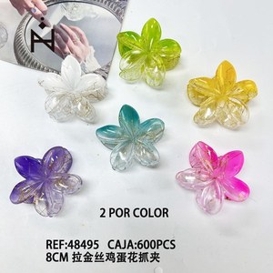 Fermaglio per capelli a forma di fiore di frangipani dorato da 8 cm, accessorio per capelli da donna - Product Image 1