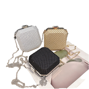 Nuevo Bolso de Noche Cuadrado de Moda con Cadena, Forro de Poliéster, Cierre Magnético y Correa de Cadena - Estilo Brillante y Elegante - Product Image 1