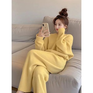 Conjunto de Suéter Cuello Alto Color Amarillo Crema para Mujer, Atuendos Elegantes Completos para Otoño/Invierno, Estilo Coreano Sofisticado, Suave y Relajado - Product Image 4