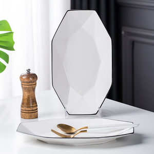 Piatto di Servizio Moderno in Ceramica Bianca, Piatto Lungo Esagonale in Porcellana con Bordo Nero, Vassoio Creativo per Frutta e Insalata per Hotel e Ristoranti - Product Image 6