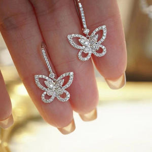 Eleganti Orecchini a Gancio a Farfalla Traforati per Donne, Accessori per Orecchie alla Moda per Uso Quotidiano - Product Image 1