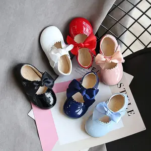 Chaussures de baptême en cuir blanc pour bébé fille