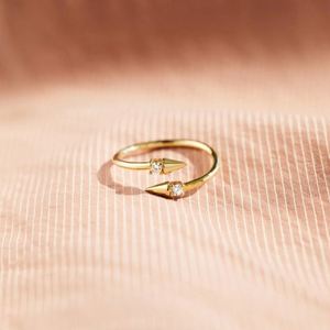 Anillo Personalizado de Doble Flecha con Circonitas para Mujer, Estilo Europeo y Americano, Talla Ajustable, Joyería para Chicas - Product Image 3