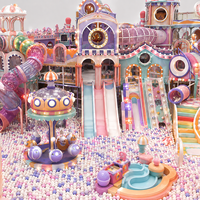 Nouvelle structure de jeu intérieur commerciale 2026 personnalisée pour enfants : piscine à balles, toboggan et structure d'escalade en pastel