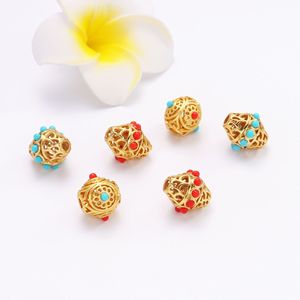 Perles intercalaires rondes creuses en turquoise incrustées d'or traditionnel pour la fabrication de bijoux DIY - Product Image 1