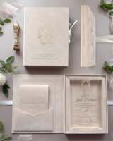 Invitaciones de Boda en Caja de Terciopelo Beige, Monograma Personalizado en Lámina Dorada, Caja Plegable con Tarjeta RSVP, Invitaciones de Boda Acrílicas Europeas de Lujo