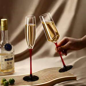 ชุดถ้วยแชมเปญก้านสีแดงสไตล์ยุโรปแก้วไวน์คริสตัลสุดสร้างสรรค์แก้วไวน์แดงกล่องของขวัญ2กล่อง