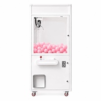 Nouveau modèle de distributeur automatique de poupées blanc minimaliste, entièrement transparent, à monnayeur, commande par scan, commercial tout-en-un