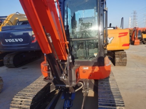 Mini-excavatrice Kubota KX165 d'occasion, d'origine japonaise, hydraulique, sur chenilles, 6 tonnes, certifiée CE, avec accessoires tarière et brise-roche - Product Image 6