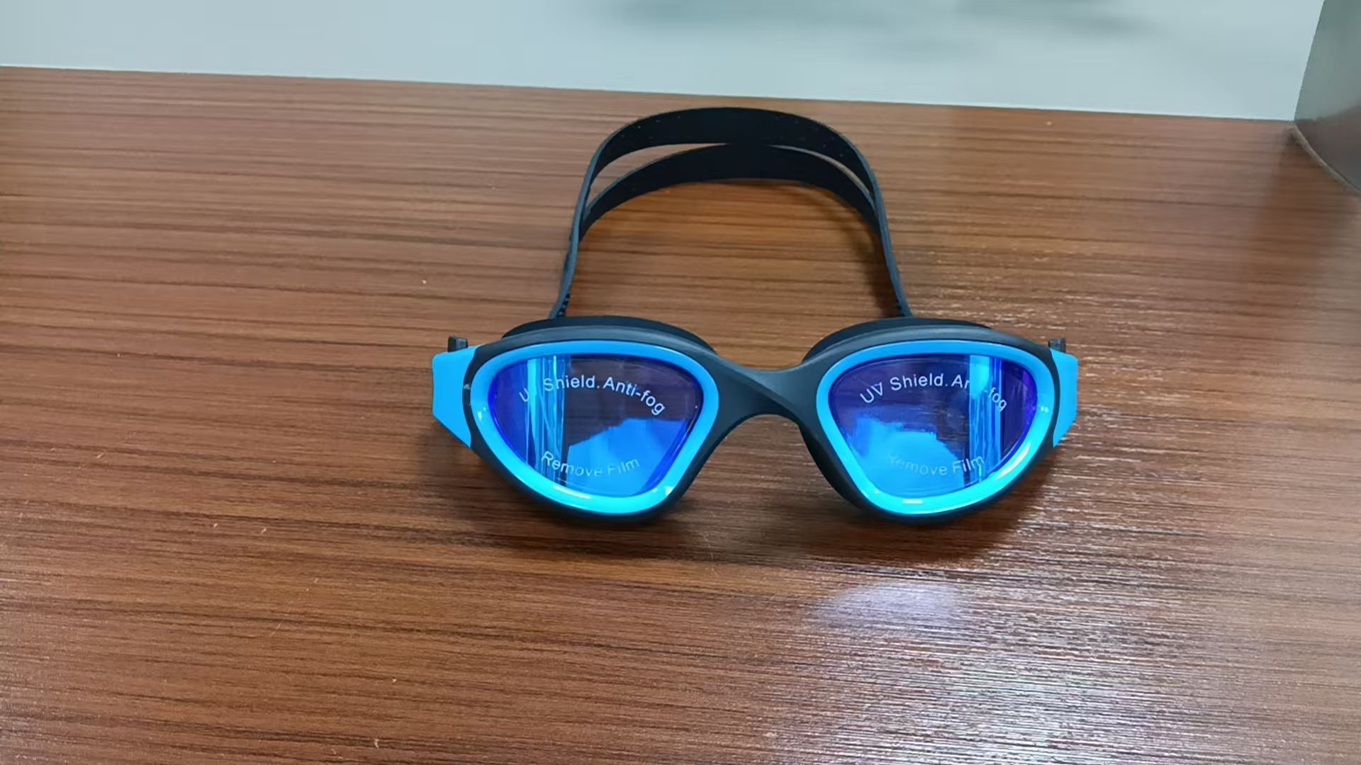 สีฟ้าสดใส