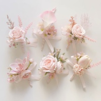 Kombinasi Boutonniere Corsage Wristlet Sutra Buatan Warna Pink Lembut Tahan Air untuk Dekorasi Pernikahan, Natal, Pesta, dan Pengantin