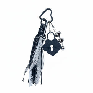 Breloque de sac Coquette Flower Lock imprimée en 3D PLA, pendentif trou de serrure, porte-clés Balletcore avec pompon en dentelle, décoration de sac à main Y2K pour fille tendance et cool - Product Image 5