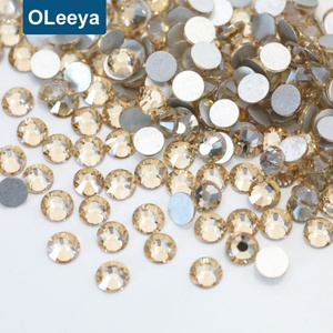 Échantillon Gratuit Usine Strass en Verre à Dos Plat Non Thermocollant Effet Ombre Dorée pour Nail Art Fabricant de Strass pour Manucure - Product Image 1