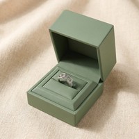 Boîte à bijoux Green Flip avec doublure en velours, étui cadeau, logo personnalisé pour l'emballage de bagues et de colliers