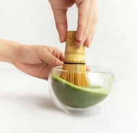 Bol à matcha en verre à double paroi moderne et écologique en gros, avec bec verseur, accessoires à matcha de qualité alimentaire, support pour fouet en verre