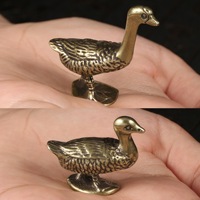 1 pièce Ornement créatif antique en laiton et cuivre en forme de canard ou d'oie, figurine de thé, décoration de bureau, objet de collection en métal