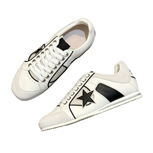 Chaussures de sport en cuir véritable pour hommes, respirantes, rehaussantes de 7 cm, blanches, décontractées, avec empeigne en PVC et semelle intermédiaire en liège - Product Image 1