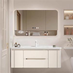 Meuble de salle de bain blanc simplifié avec miroir en verre alvéolé, vasque blanche et corps de meuble suspendu - Product Image 2