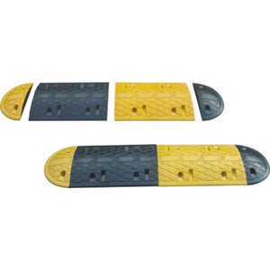 Pente de ralentissement en caoutchouc de sécurité Wesure 500x350x50mm Jaune Noir pour le contrôle du trafic et la sécurité routière - Product Image 1